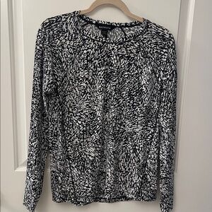 Athleta Black and White Patterned Long Sleeve Top